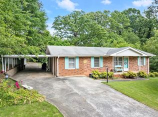 51 Hilltop Ln, Toccoa, GA 30577