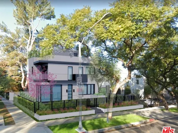 331 N Oakhurst Dr, Beverly Hills, CA 90210