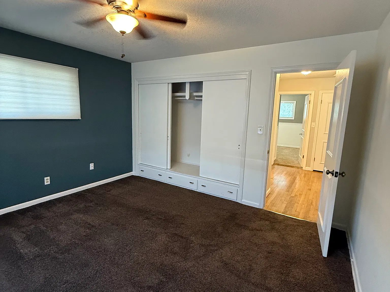 4 bed, 2300 sqft, $1,800 — Photo 4