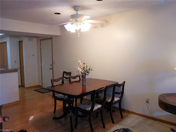 5th image of 21 Parkside Cir Unit 3