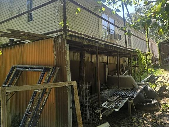 3rd image of 390 Campground Rd