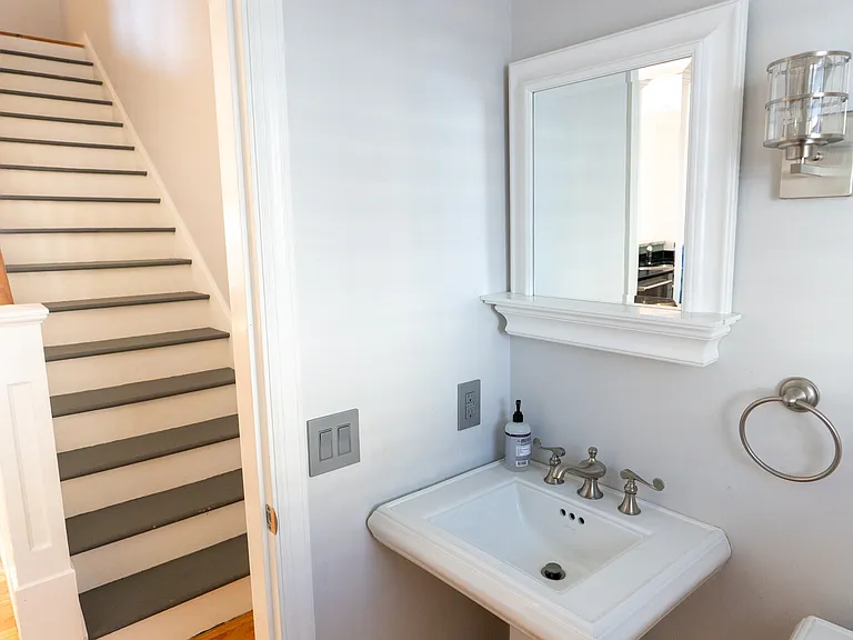 606 Chandlers Wharf — Photo 8