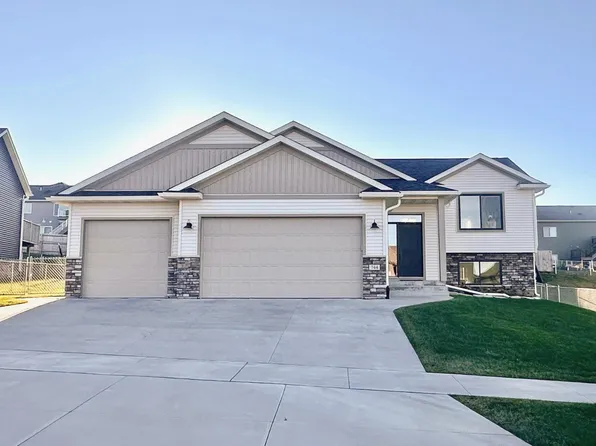 744 Towne Dr NE, Byron, MN 55920