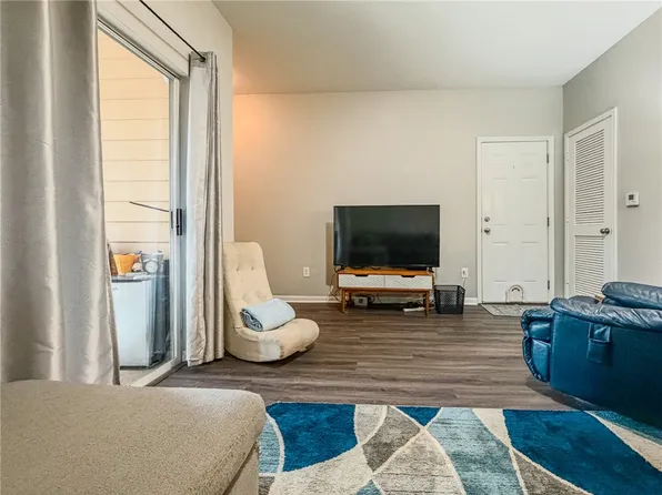 447 W Longleaf Dr APT 1302, Auburn, AL 36832