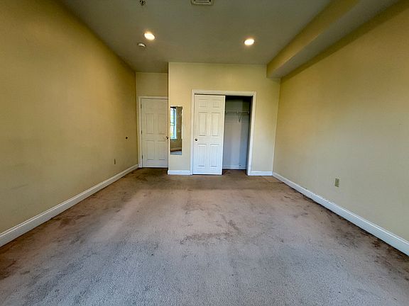 5th image of 466 Green St APT 5