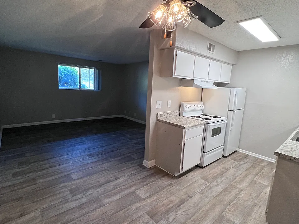 Bell Hollow Apartments