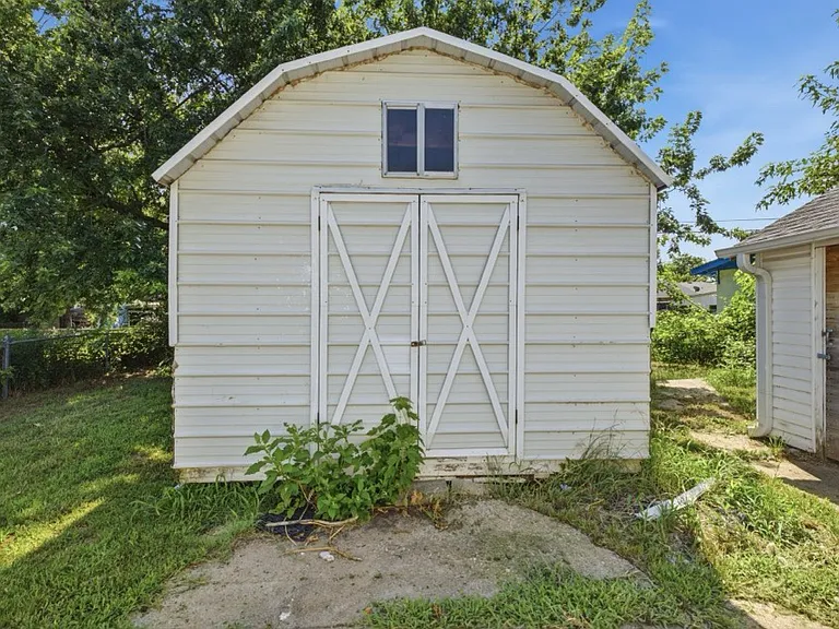 425 S 45th West Ave — Photo 14