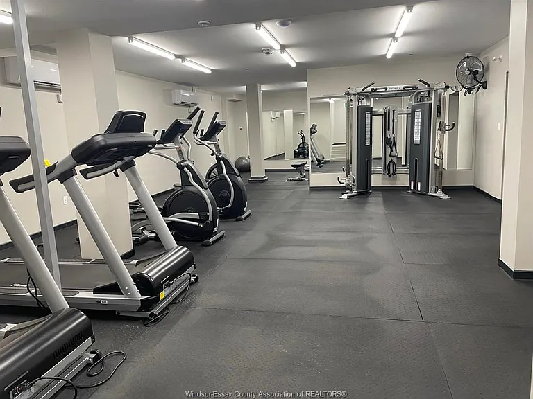 531 Pelissier St #405 — Photo 13