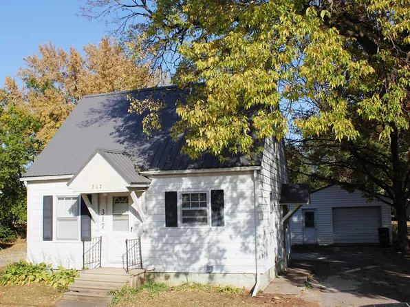317 S Evans Rd, Evansdale, IA 50707