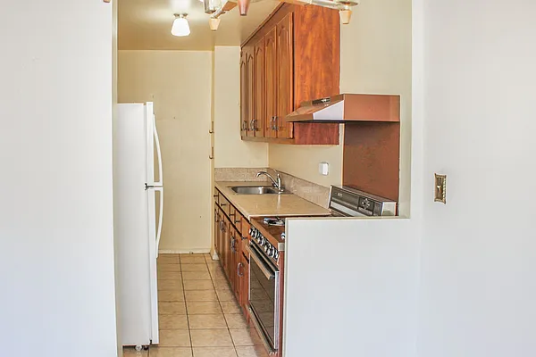 Sold by Thomas Lipovetsky, LREB | media 5