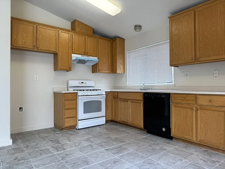 614 Barbara Ct — Photo 9