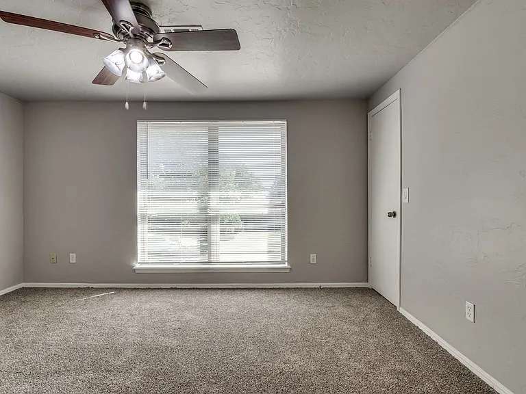13813 Fairhill Ave — Photo 20