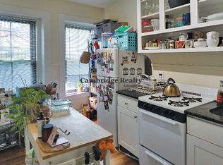 112 Willow St #1T, Cambridge, MA 02141