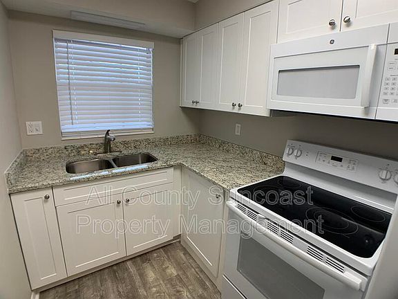 3rd image of 801 60th St N APT 104