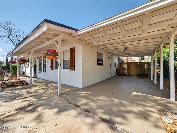 4th image of 702 Carmen Dr
