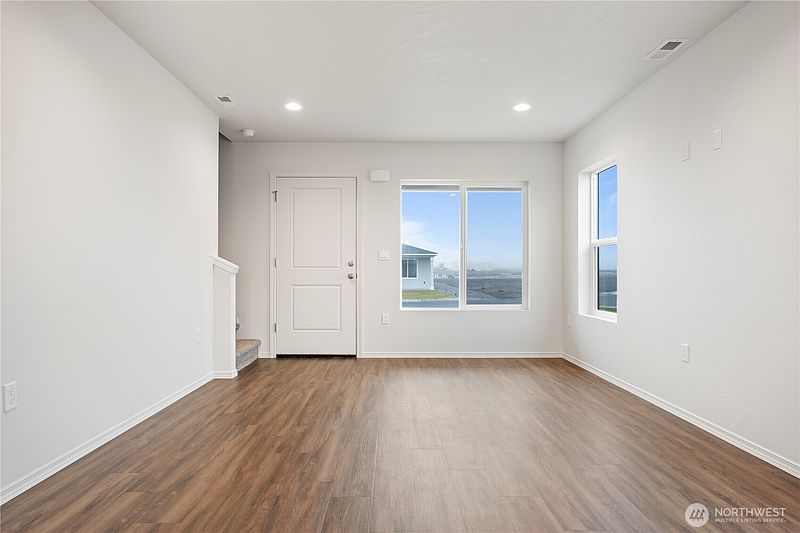 5th image of 925 La Vista Drive