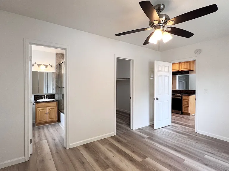 2642 W Porter Ave #12 — Photo 11