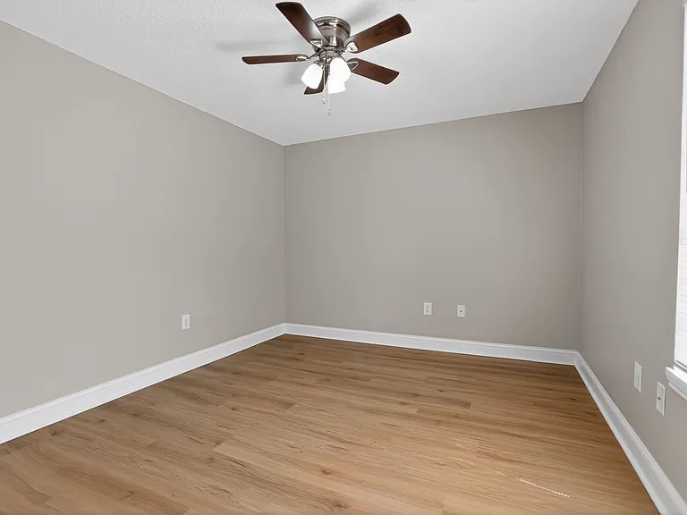 Alex Place Apartments — Photo 20