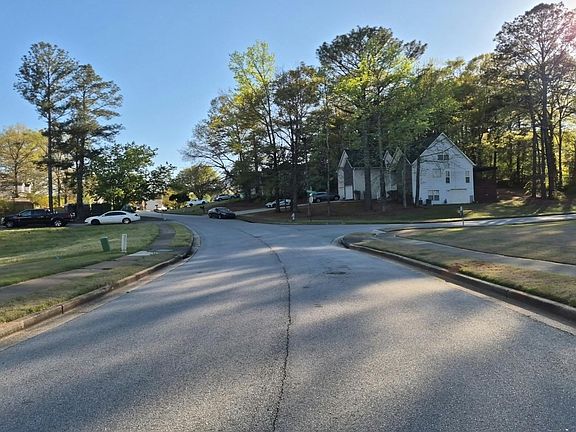 4th image of 490 Waterfront Dr