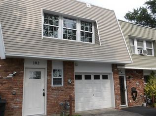 102 Patio Rd, Middletown, NY 10941