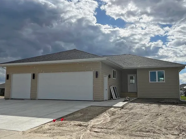 3606 Kings Ct, Spirit Lake, IA 51360