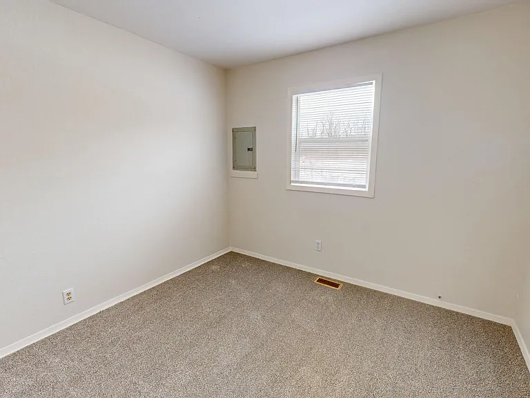 211 W North East St — Photo 10