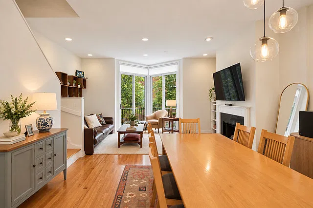 3 bed, 2200 sqft, $5,700 — Photo 2