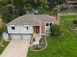1818 Devoe Dr, Lincoln, NE 68506