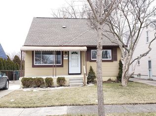 94 Chippewa St, Clawson, MI 48017