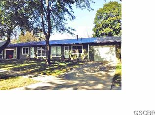 926/930 E Lewis St, Vermillion, SD 57069