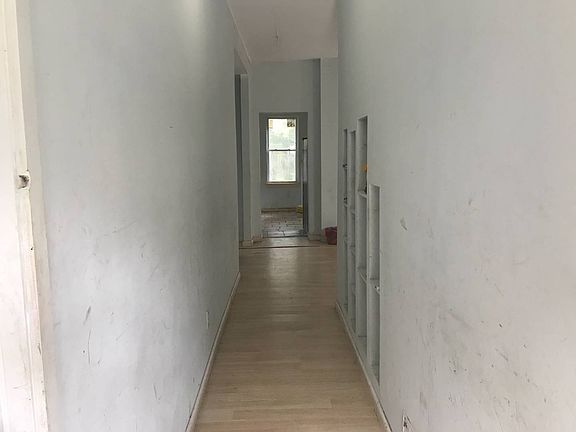 5th image of 1106 Seymour Ave