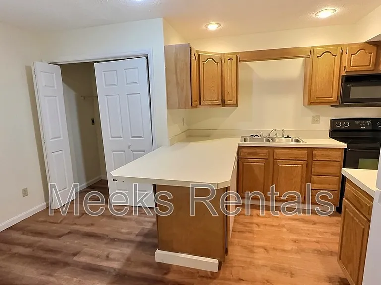 412 Fletcher Rd #1 — Photo 2