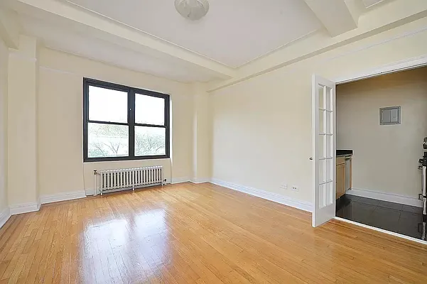 Rented by Manhattan Realty Group | media 13