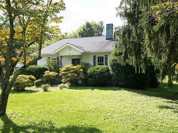 2nd image of 3040 NE Gibbs Dr