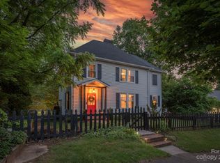 3 Enka Crescent St, Biltmore Lake, NC 28715