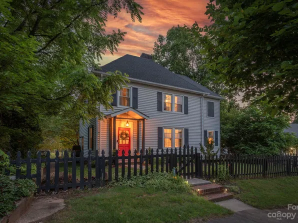 3 Enka Crescent St, Biltmore Lake, NC 28715