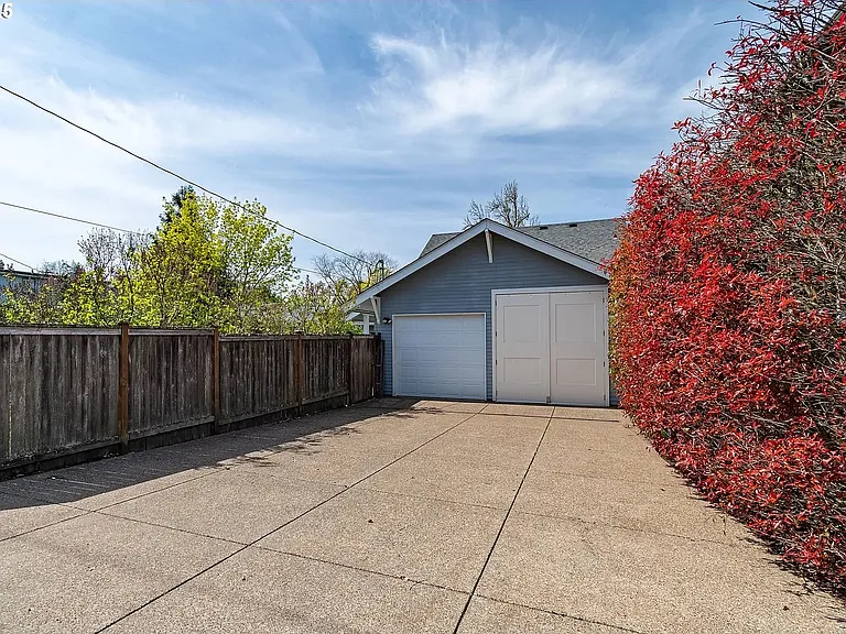 1545 Villard St — Photo 40