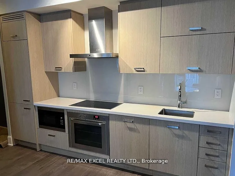 560 Front St W #728 — Photo 5