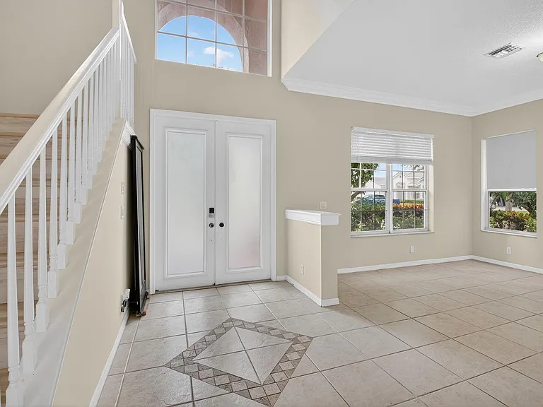 22194 Braddock Pl — Photo 3