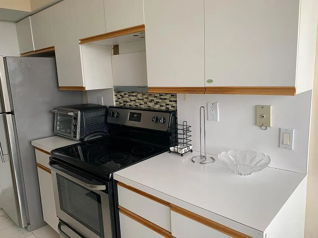 3 bed, 2.0 bath, 1361 sqft, $2,999 — Photo 4