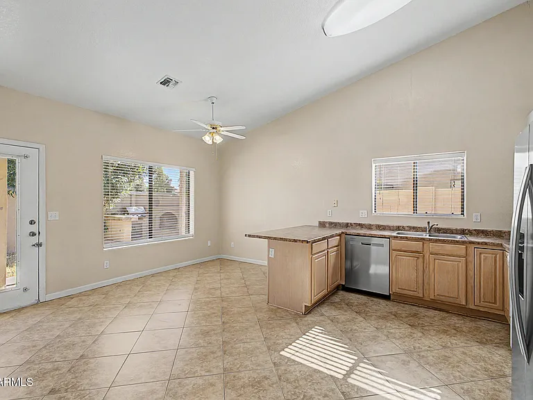 1913 E Marquette Dr — Photo 8