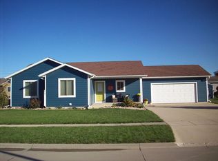 439 19th St SE, Le Mars, IA 51031