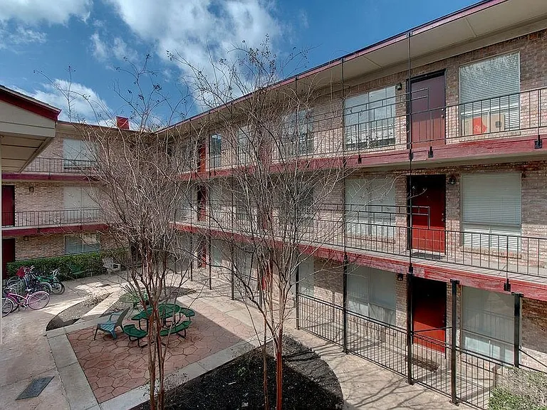 2207 Leon St #309 — Photo 13