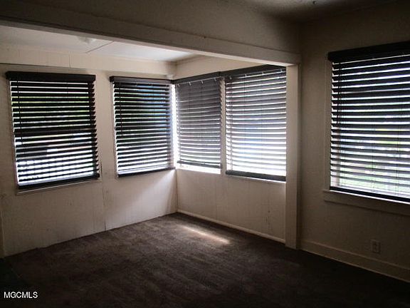 3rd image of 2713 Broadmoor Pl