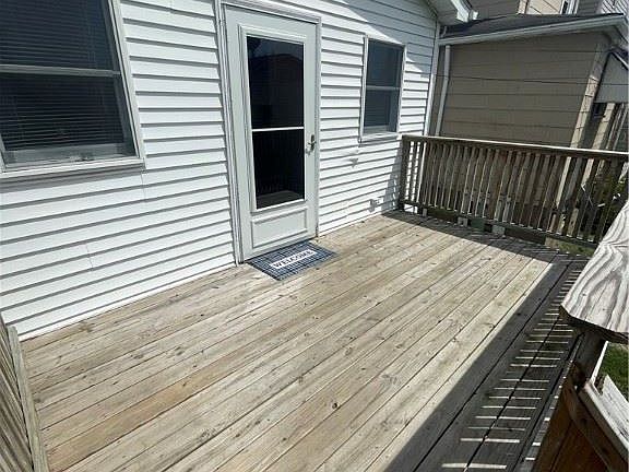 4th image of 512 Brown St