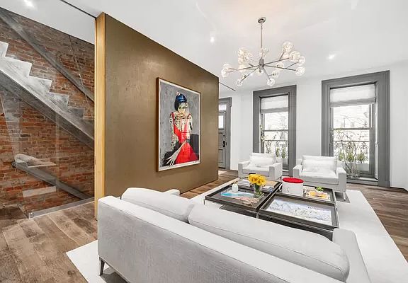 4th image of 451 W 24th St