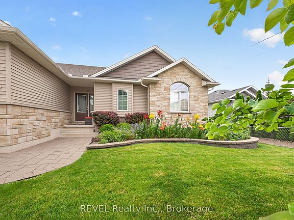 3rd image of 30 Drummond Cres