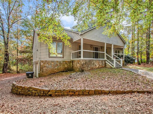 175 Carriage Gate Dr, Sharpsburg, GA 30277