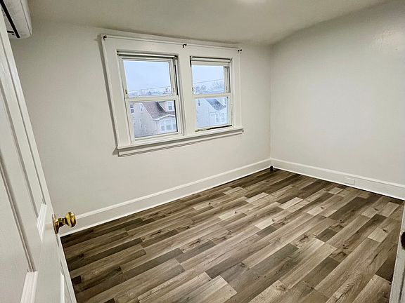 Bed room w/wall A/C and Heating unit