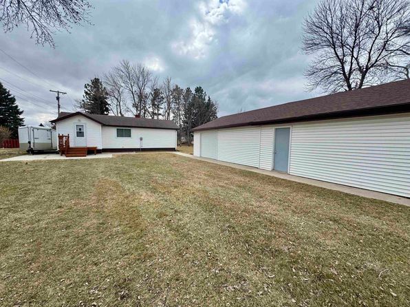 105 2nd St SE, Surrey, ND 58785